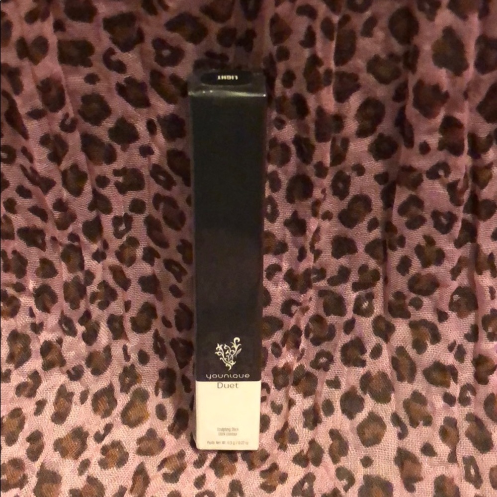 Younique Duet Sculpting Stick